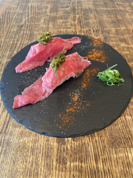 黒毛和牛炙り肉寿司