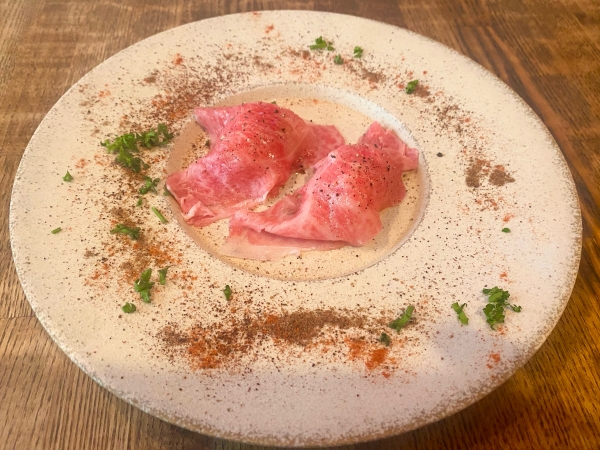 A5ランク黒毛和牛　炙りスパイス肉寿司