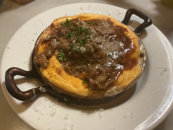 牛すじの赤ワイン煮　オムレツ仕立て